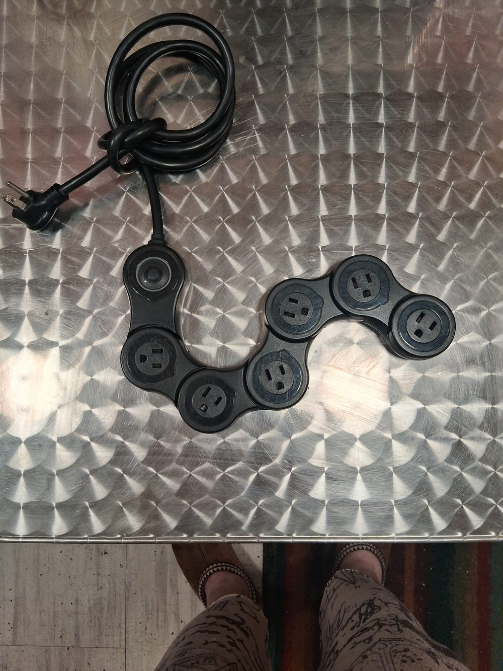 Black Flexible Pivot Power Strip with 6 Outlets